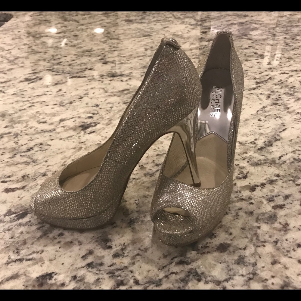 Michael Kors York Silver Platform Glitter Pump - Picture 4 of 7